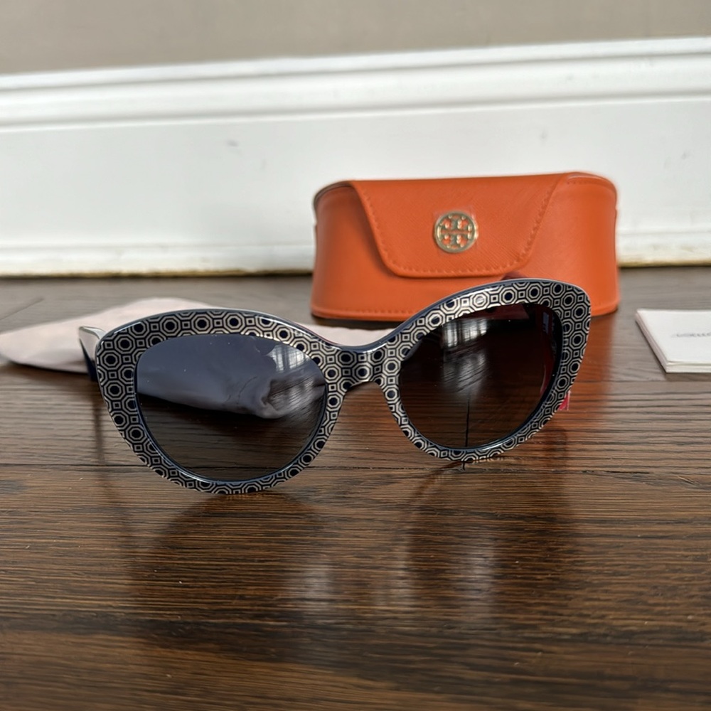 NWT Tory Burch pattern cat eye sunglasses - Picture 3 of 7